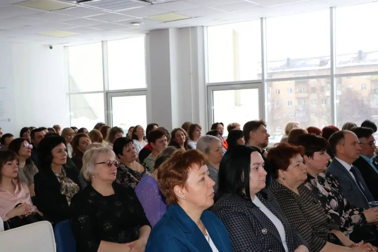 Работа кипит на II Региональной электоральной сессии! И первый день задал высокую технологическую планку