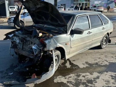 В результате столкновения на Московском шоссе в Орле травмирована женщина-водитель