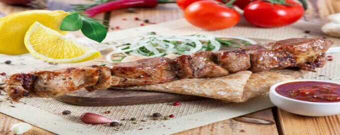 9 уникальных маринадов для шашлыка, которые сделают ваш отдых незабываемым