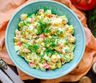 Салат с копчёной рыбой: кулинарное вдохновение для праздничного стола