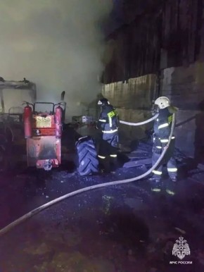 В деревне Кукуевка в Орловской области сгорел погрузчик