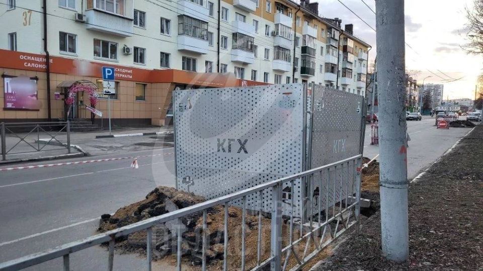 Ремонт коммуникаций вновь стал причиной сужения дороги в Орле