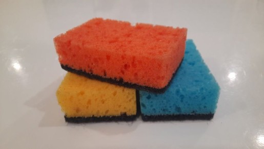 Что может выручить в быту: необычные способы использования губок для мытья посуды