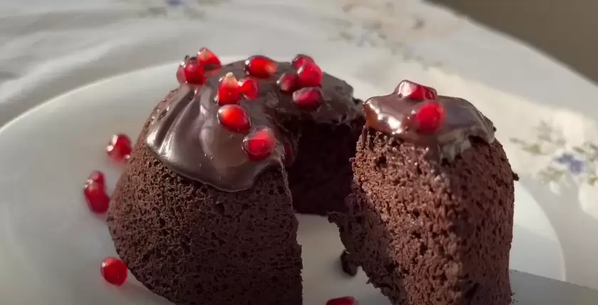 Шоколадный брауни за 3 минуты: быстрый и полезный десерт в микроволновке