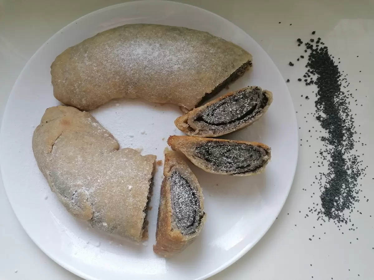 Откройте для себя монастырский рулет с маком