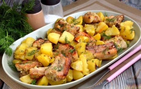 Свиные рёбрышки с картофелем, запечённые до совершенства