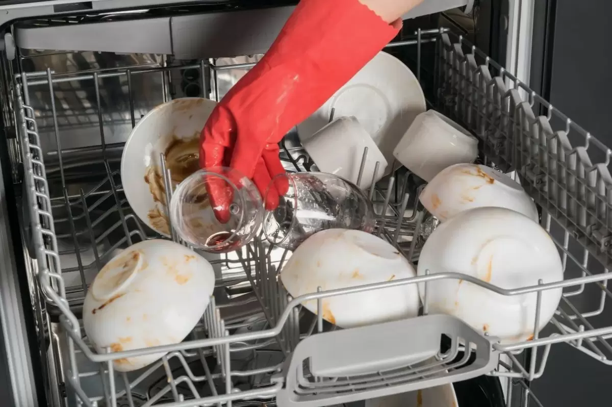 Почему ваша посудомойка не справляется: основные причины и решения