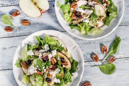 Открытие нового вкуса: салат с курицей, яблоками и брынзой в кленовом соусе