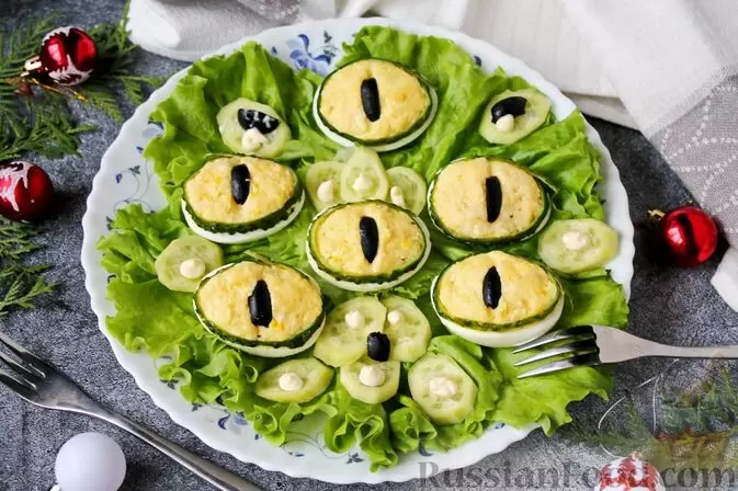 Идеи для новогодних закусок: что подать на праздничный стол в 2025 году