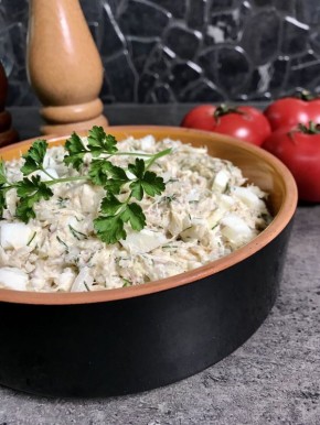 Салат со скумбрией: легкий рецепт для любителей рыбы