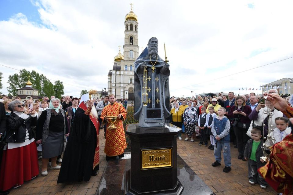 В Вятском Посаде торжественно открыли памятник схиархимандриту Илию В Вятском Посаде торжественно открыли памятник схиархимандриту Илию