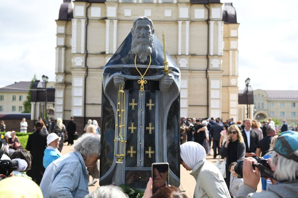 В Вятском Посаде торжественно открыли памятник схиархимандриту Илию В Вятском Посаде торжественно открыли памятник схиархимандриту Илию