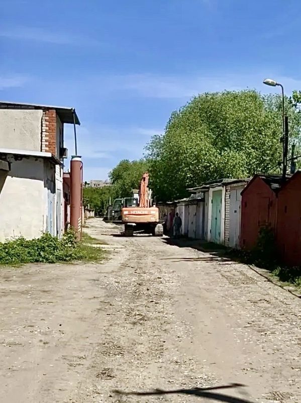 На коллекторе в районе ГК «Луч» завершен этап изоляции аварийного участка и начаты земляные работы На коллекторе в районе ГК «Луч» завершен этап изоляции аварийного участка и начаты земляные работы