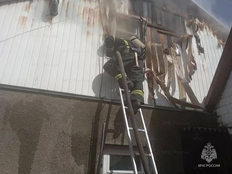 5 человек эвакуировали на пожаре в Орле Сотрудники орловских пожарно-спасательных подразделений за прошедшие сутки выезжали 13 раз, из них 9 выездов на ликвидацию возгораний и 4 выезда на помощь населению 5 человек эвакуировали на пожаре в Орле Сотрудники орловских пожарно-спасательных подразделений за прошедшие сутки выезжали 13 раз, из них 9 выездов на ликвидацию возгораний и 4 выезда на помощь населению