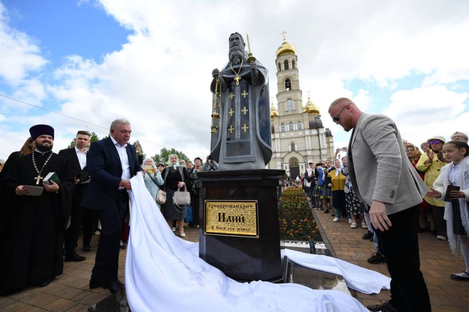В Вятском Посаде торжественно открыли памятник схиархимандриту Илию