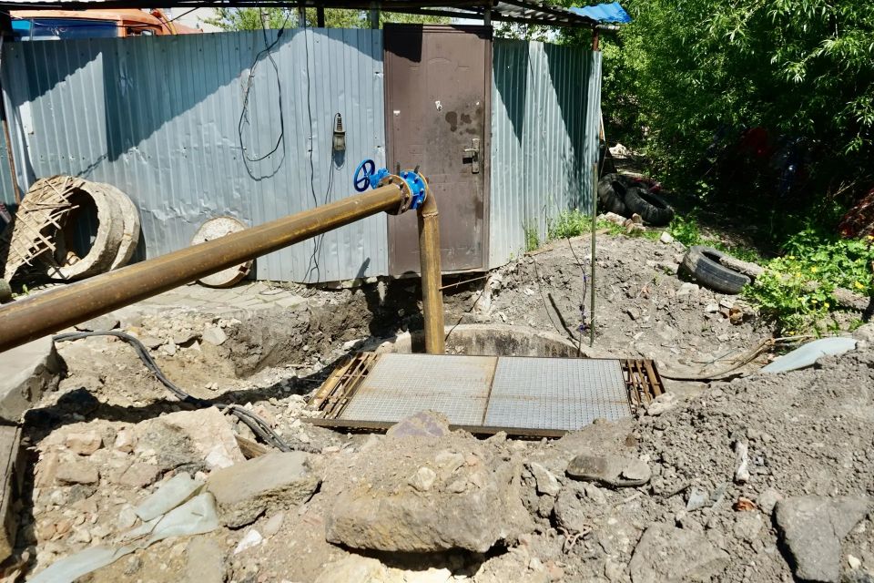 В Орле продолжается локализация аварии на коллекторе у ГК «Луч» В Орле продолжается локализация аварии на коллекторе у ГК «Луч»