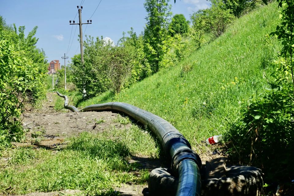 В Орле продолжается локализация аварии на коллекторе у ГК «Луч» В Орле продолжается локализация аварии на коллекторе у ГК «Луч»
