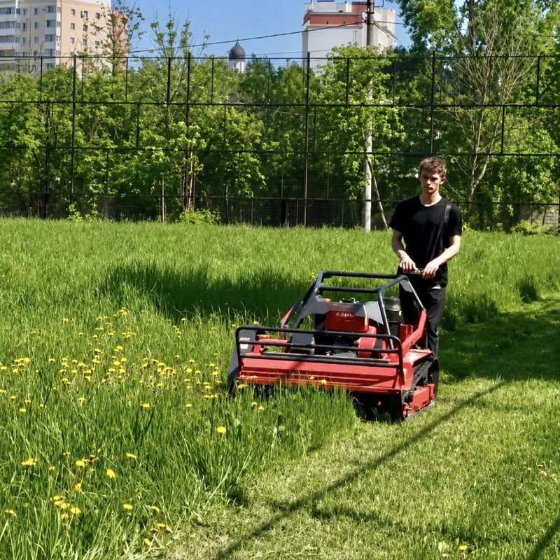 «Спецавтобаза» обзавелась новым помощником для покоса травы – роботом-косилкой ZimAni «Спецавтобаза» обзавелась новым помощником для покоса травы – роботом-косилкой ZimAni