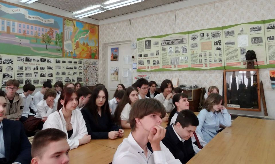 Стены родной школы вновь встретили своего выпускника Стены родной школы вновь встретили своего выпускника