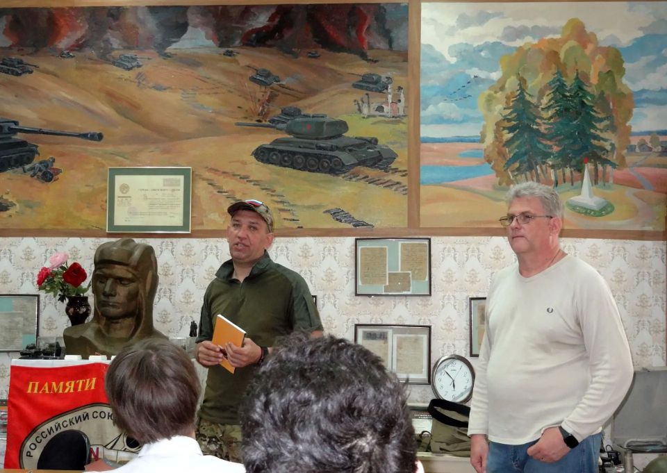 Стены родной школы вновь встретили своего выпускника Стены родной школы вновь встретили своего выпускника
