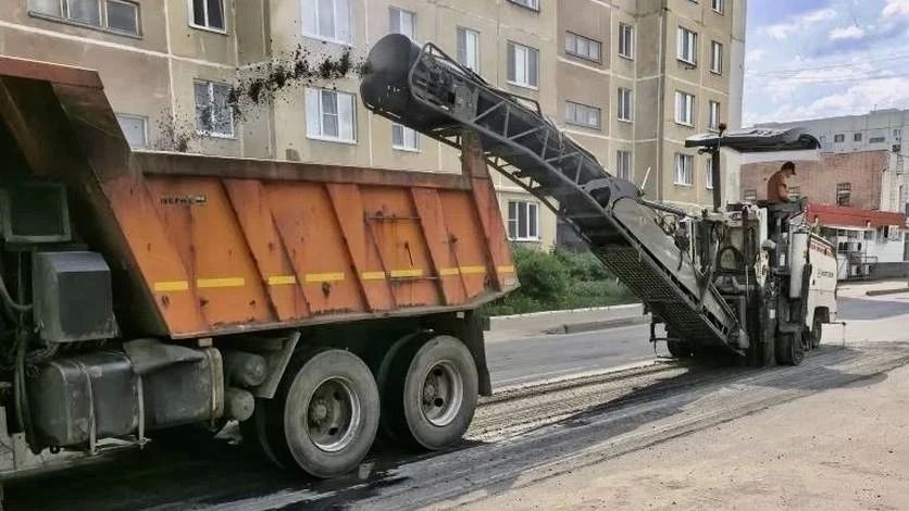 В Орле латают ямы на улице Маршала Катукова