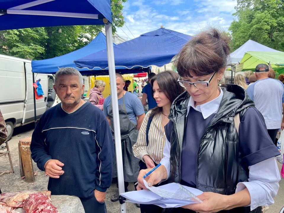 Контроль качества: в Орле проверили продукцию животного происхождения на ярмарках Контроль качества: в Орле проверили продукцию животного происхождения на ярмарках
