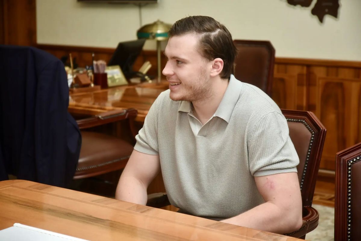 Андрей Клычков: Сегодня лично поздравил нашего земляка, известного в России и за рубежом хоккеиста, одного из самых ярких представителей орловской школы хоккея Александра Никишина с огромным спортивным достижением – в июне... Андрей Клычков: Сегодня лично поздравил нашего земляка, известного в России и за рубежом хоккеиста, одного из самых ярких представителей орловской школы хоккея Александра Никишина с огромным спортивным достижением – в июне...