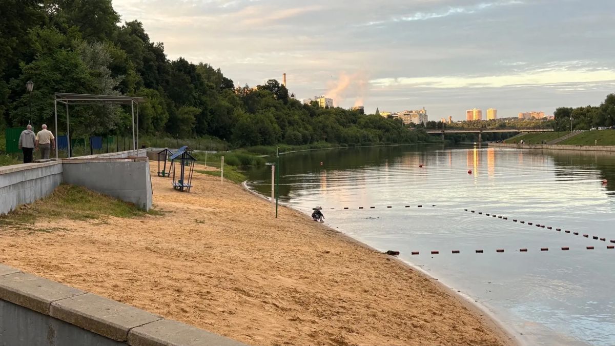 На городском пляже Орла спасли утопающего мужчину