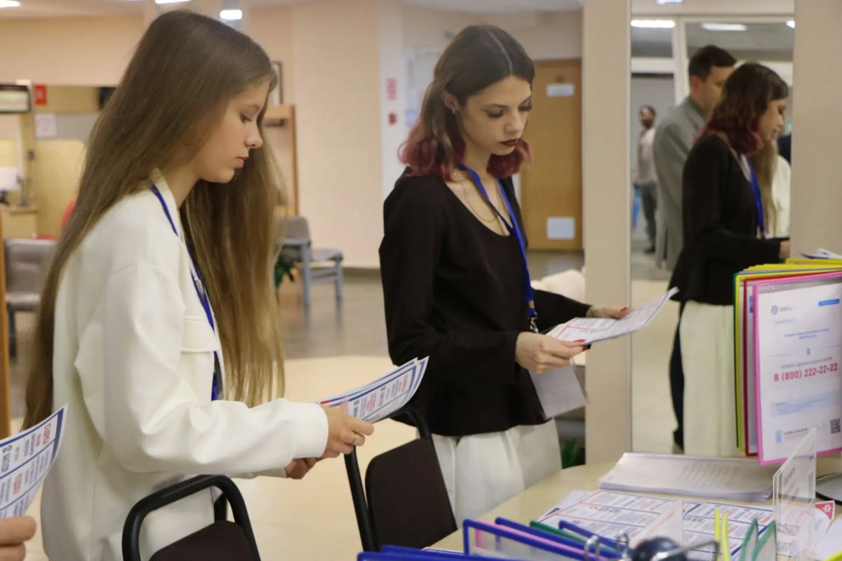 В Многофункциональном центре предоставления государственных и муниципальных услуг Орловской области члены Молодежного совета при Уполномоченном по правам человека в Орловской области провели акцию, приуроченную к... В Многофункциональном центре предоставления государственных и муниципальных услуг Орловской области члены Молодежного совета при Уполномоченном по правам человека в Орловской области провели акцию, приуроченную к...