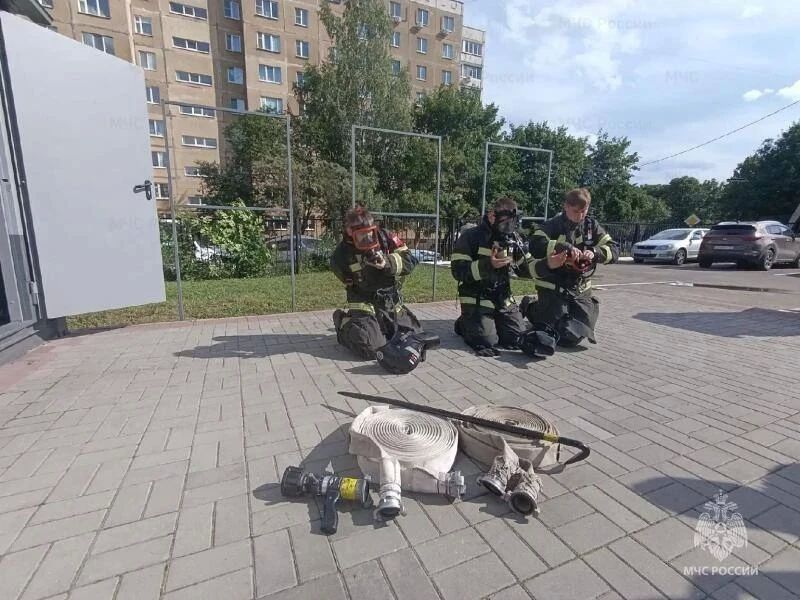 В Орле сотрудники МЧС России разобрали ход тушения пожаров и отработали навыки действий в непригодной среде В Орле сотрудники МЧС России разобрали ход тушения пожаров и отработали навыки действий в непригодной среде