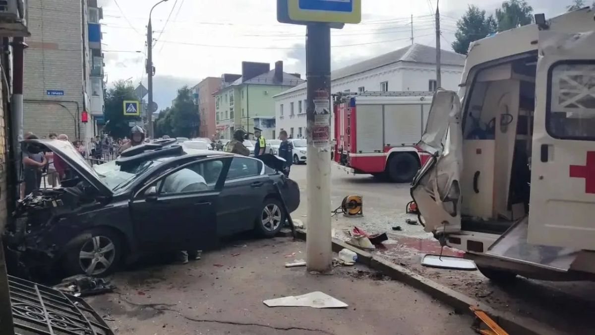 Один человек погиб, шесть пострадали в ДТП со скорой в городе Ливны (Орловская область) Один человек погиб, шесть пострадали в ДТП со скорой в городе Ливны (Орловская область)