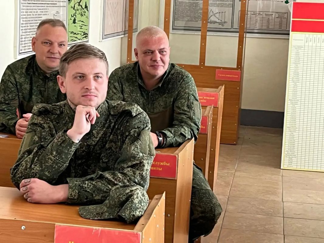 Андрей Клычков: Три группы добровольцев отряда «БАРС-Орёл» успешно прошли обучение на полигоне и уже приступили к боевым задачам – ребята обеспечивают защиту объектов инфраструктуры региона от атак врага Андрей Клычков: Три группы добровольцев отряда «БАРС-Орёл» успешно прошли обучение на полигоне и уже приступили к боевым задачам – ребята обеспечивают защиту объектов инфраструктуры региона от атак врага