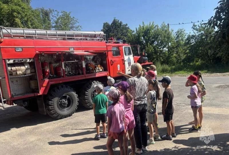 Летом дети частые гости пожарно-спасательных подразделений Орловщины Летом дети частые гости пожарно-спасательных подразделений Орловщины