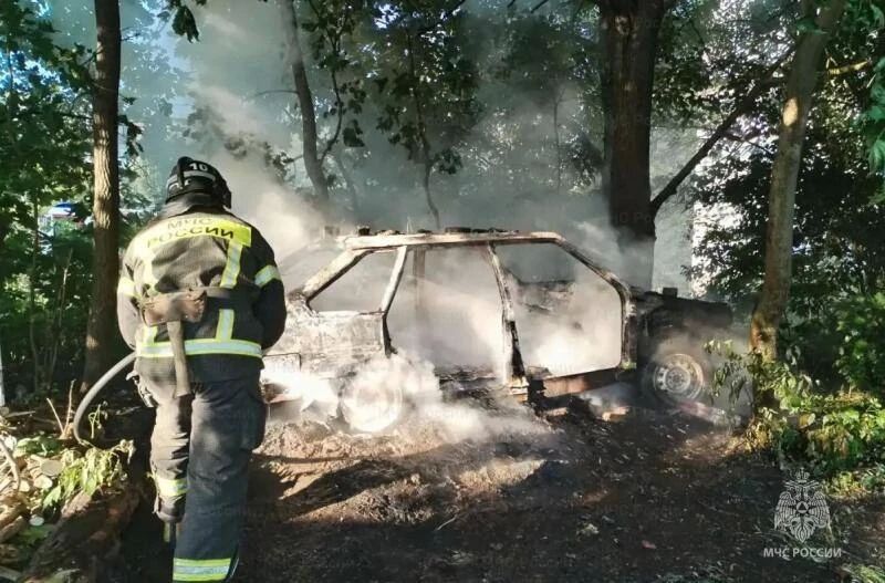 В Орловской области вчера вечером сгорели 2 автомобиля: «Газель» и ВАЗ-2109 В Орловской области вчера вечером сгорели 2 автомобиля: «Газель» и ВАЗ-2109