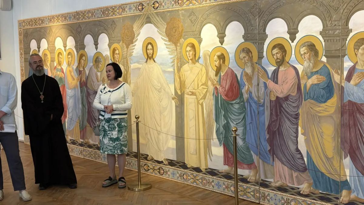 В Орле сегодня открылась выставка «Канон и стиль», посвященная искусству церковной живописи В Орле сегодня открылась выставка «Канон и стиль», посвященная искусству церковной живописи
