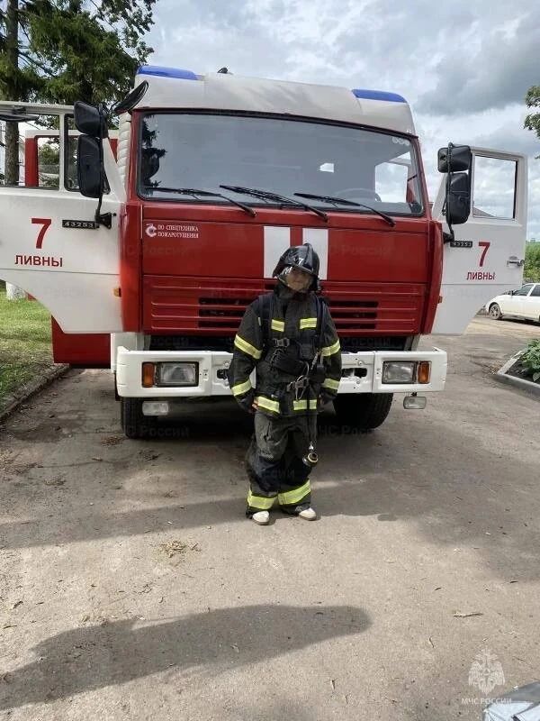 В Ливнах дети и взрослые примерили на себя профессию пожарного В Ливнах дети и взрослые примерили на себя профессию пожарного