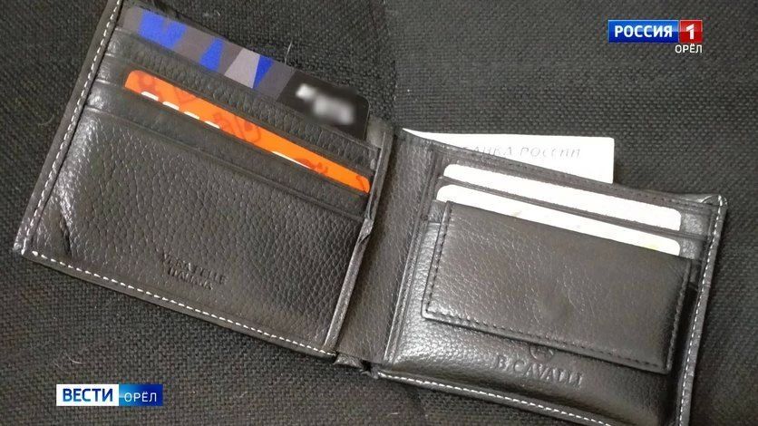 В Орле женщина украла из тележки в ТЦ чужую сумку с кошельком