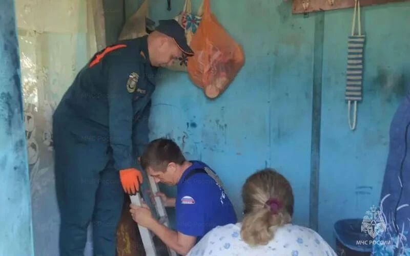 Во Мценске сотрудники МЧС России на пожаре спасли 7 человек, эвакуировали 25 Орловские сотрудники пожарно-спасательных подразделений за минувшие сутки выезжали 12 раз, из них 8 выездов на ликвидацию возгораний и... Во Мценске сотрудники МЧС России на пожаре спасли 7 человек, эвакуировали 25 Орловские сотрудники пожарно-спасательных подразделений за минувшие сутки выезжали 12 раз, из них 8 выездов на ликвидацию возгораний и...