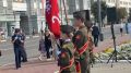 На площади Мира в Орле подняли дубликат Красного Знамени