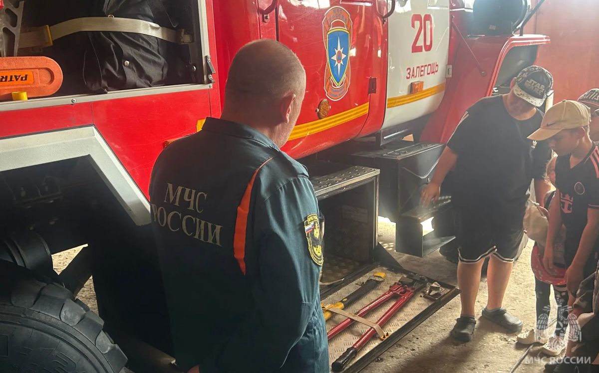 Герои рядом: дети узнали о буднях отважных пожарных Герои рядом: дети узнали о буднях отважных пожарных