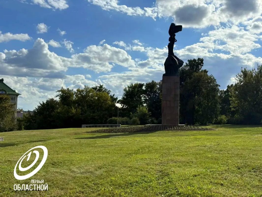 В Орле у памятника героям Гражданской войны высадят 1,5 тысячи кустиков лаванды В Орле у памятника героям Гражданской войны высадят 1,5 тысячи кустиков лаванды