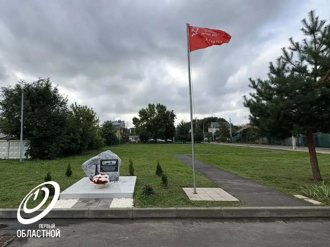 В школе №27 города Орла открыли памятный знак моряку-подводнику В школе №27 города Орла открыли памятный знак моряку-подводнику