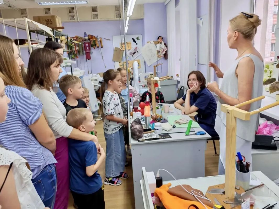 Орловские семьи открыли для себя театральное закулисье Орловские семьи открыли для себя театральное закулисье