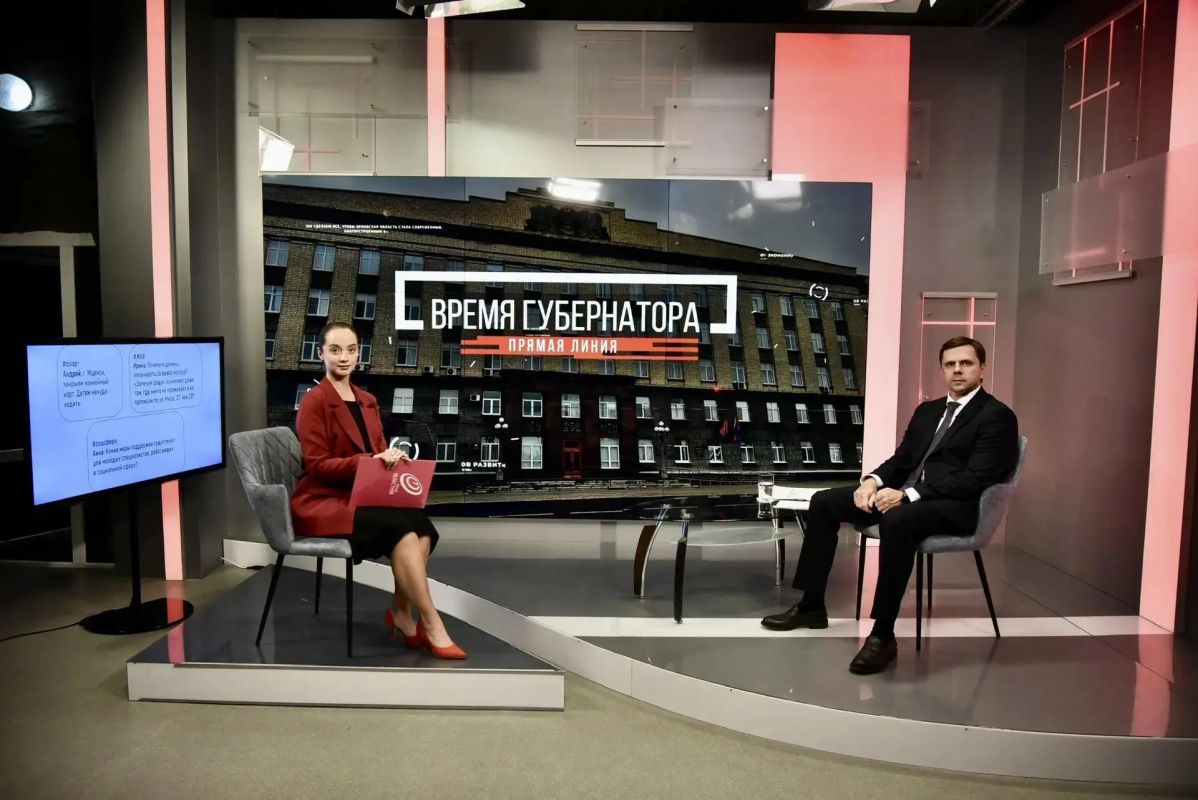 Андрей Клычков начал Прямую линию с жителями Орла и области