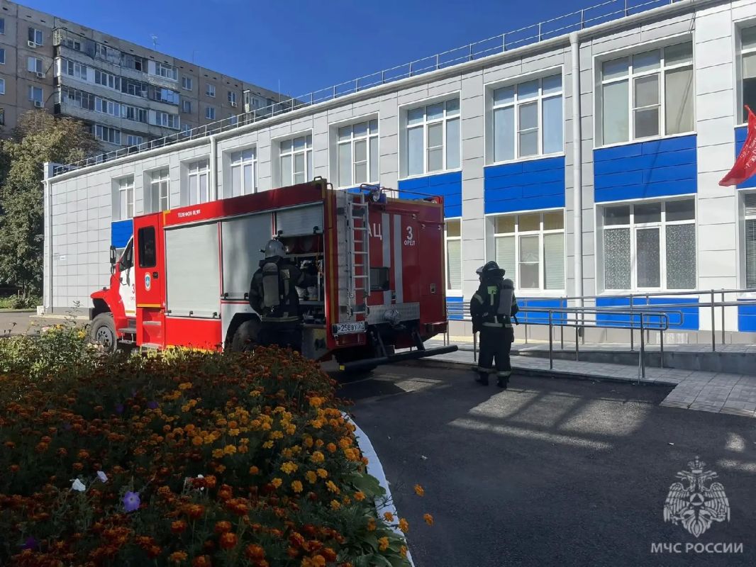 Полная готовность. Сотрудники 3 пожарно - спасательной части города Орла провели пожарно-тактическое занятие в образовательном учреждении Полная готовность. Сотрудники 3 пожарно - спасательной части города Орла провели пожарно-тактическое занятие в образовательном учреждении