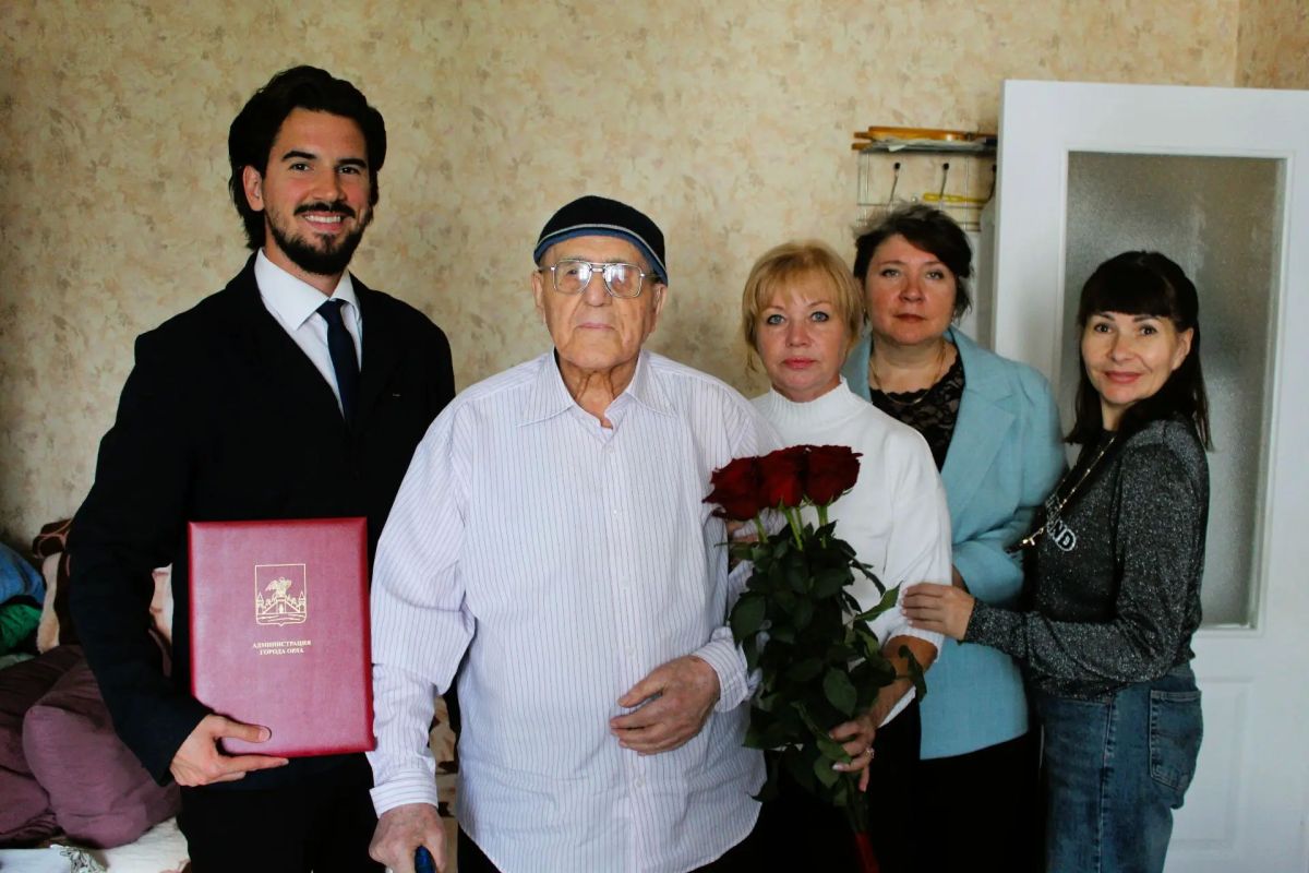 105 лет силы духа. Сегодня свой 105-й день рождения отмечает Почётный гражданин города Орла, ветеран Великой Отечественной войны Александр Семёнович Зотов 105 лет силы духа. Сегодня свой 105-й день рождения отмечает Почётный гражданин города Орла, ветеран Великой Отечественной войны Александр Семёнович Зотов
