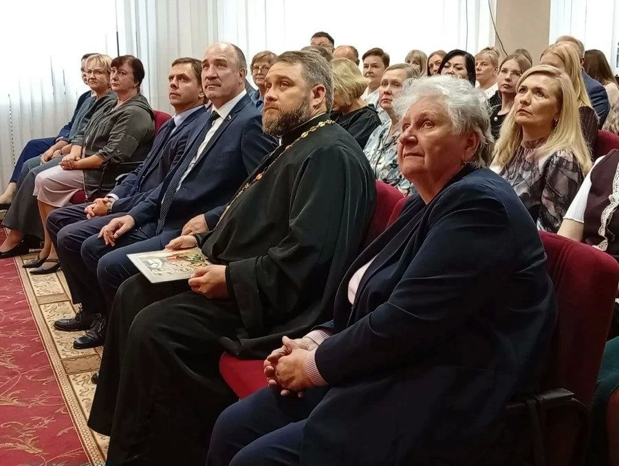 В Орле сотрудников Роспотребнадзора поздравили с профессиональным праздником В Орле сотрудников Роспотребнадзора поздравили с профессиональным праздником