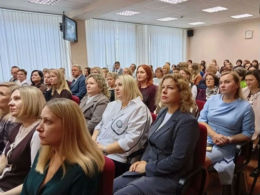 В Орле сотрудников Роспотребнадзора поздравили с профессиональным праздником В Орле сотрудников Роспотребнадзора поздравили с профессиональным праздником