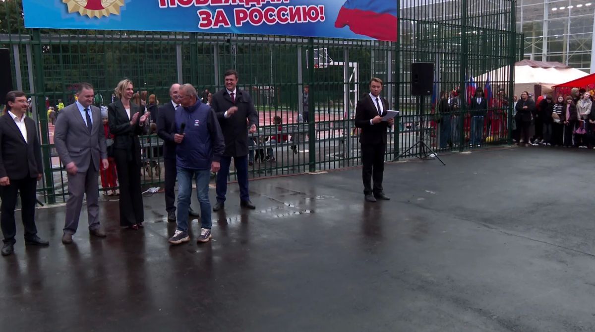 В Орле открыли новую большую спортплощадку! В Орле открыли новую большую спортплощадку!
