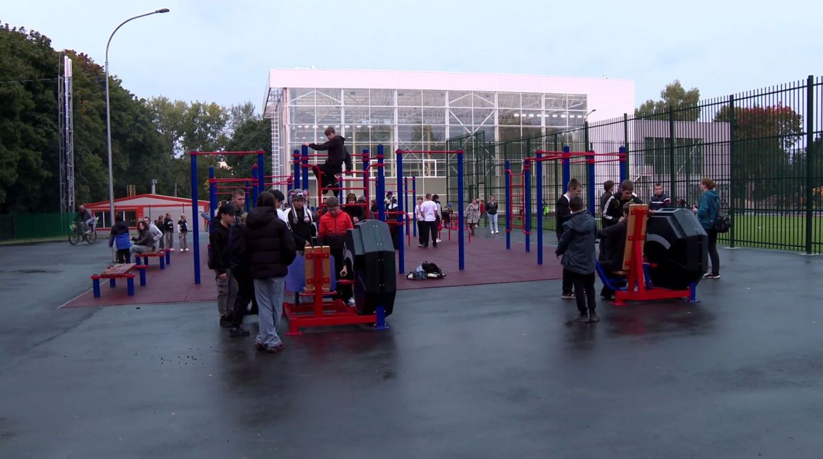 В Орле открыли новую большую спортплощадку! В Орле открыли новую большую спортплощадку!